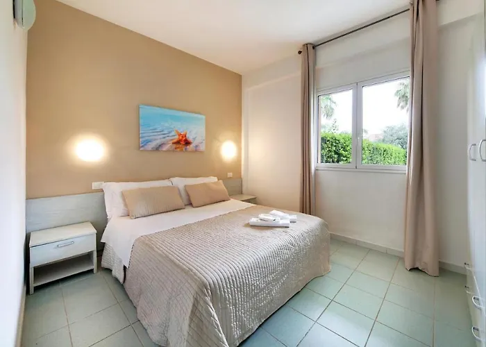 Отель Athena Contrada Piombo