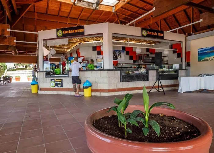 Отель Athena Contrada Piombo